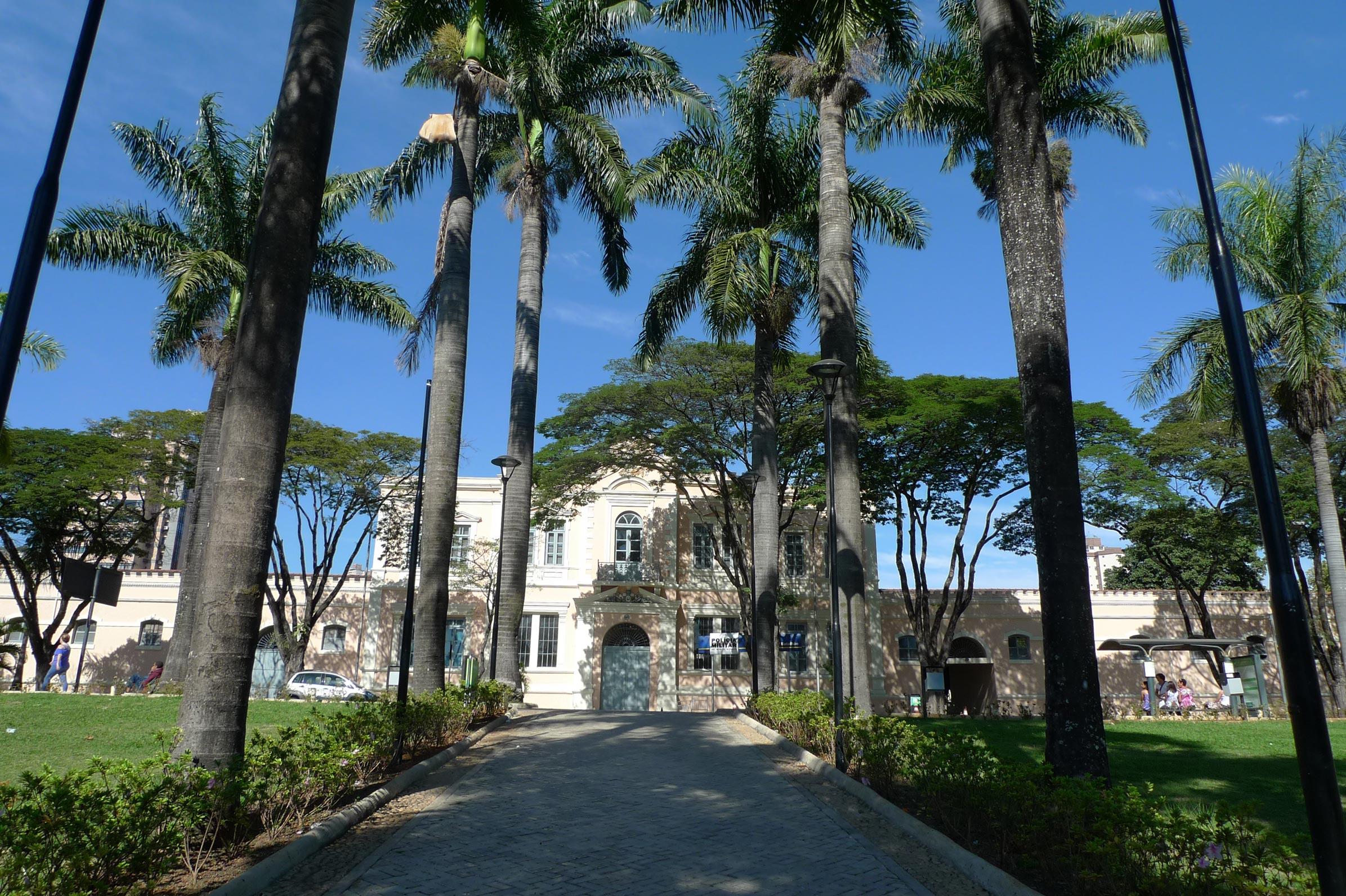 Praça Floriano Peixoto e prédio do Quartel do 1º Batalhão da Polícia Militar do Estado de Minas Gerais - Belo Horizonte