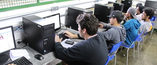 Rede profissionalizante amplia número de alunos e escolas participantes