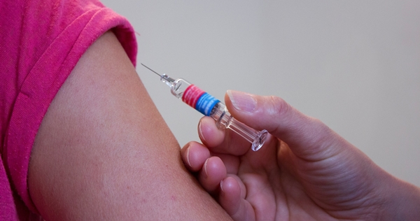 Vacina contra HPV é ampliada para meninos de 11 a 15 anos incompletos, transplantados e pacientes oncológicos