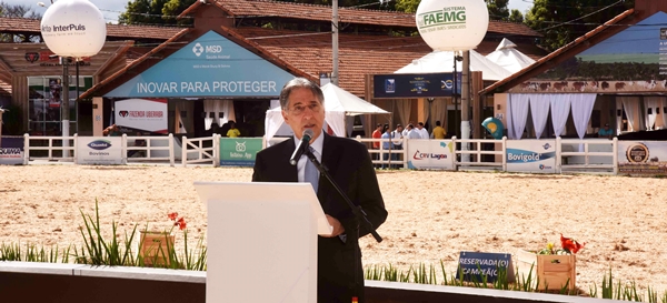 Fernando Pimentel participa da abertura da 14ª edição da Megaleite