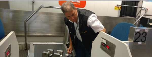 Operação especial do Ipem-MG fiscaliza balanças no Aeroporto Internacional em Confins