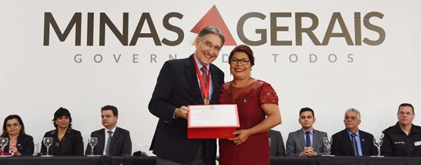 Fernando Pimentel recebe título de cidadão honorário de Lajinha
