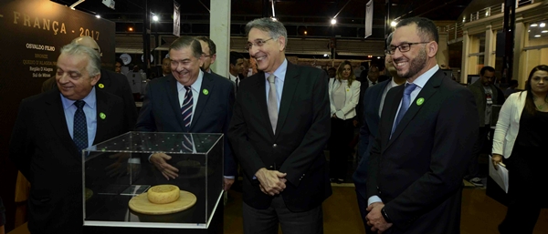 Fernando Pimentel participa da abertura do 1º Festival do Queijo Minas Artesanal
