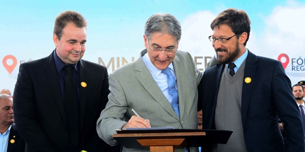  Em Abaeté, Fernando Pimentel ressalta que modelo de governo adotado em Minas Gerais deve ser exemplo para todo o Brasil