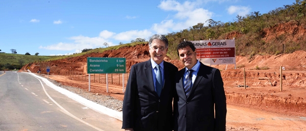 Fernando Pimentel entrega obras em rodovia no Território Vertentes