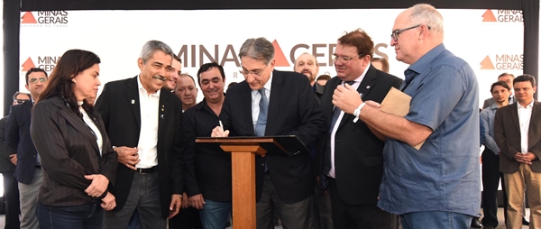 Governador Fernando Pimentel assina ordem de serviço para melhoria da LMG-760
