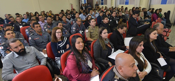 Sociedade civil e profissionais de segurança pública participam do Encontro Regional de Polícia Comunitária