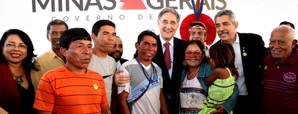  Fernando Pimentel visita novas instalações de escola em Teófilo Otoni