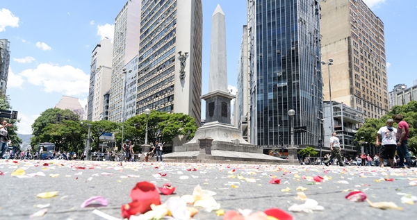 SES-MG promove “Dia Rosa” para conscientizar sobre a importância dos cuidados com a saúde das mulheres