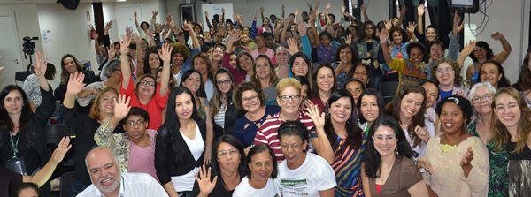 Capacitação de 'defensoras populares' fortalece o protagonismo social da mulher