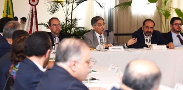   Fernando Pimentel participa de encontro com o prefeito de Belo Horizonte e deputados federais por Minas Gerais