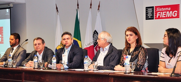 Minas Gerais estimula discussão sobre gestão de riscos ambientais em seminário