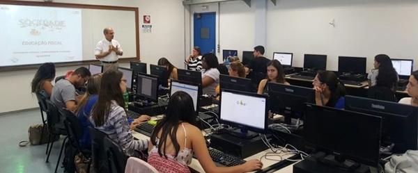 Projeto leva atendimento tributário gratuito a pessoas de baixa renda