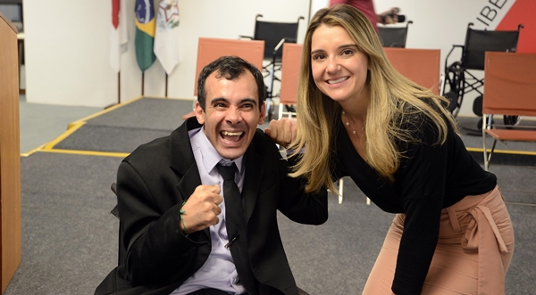 Governo de Minas Gerais entrega 824 cadeiras de rodas para 26 entidades