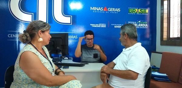 Governo de Minas Gerais capacita servidor para atender cidadãos com deficiência auditiva nas agências do Sine
