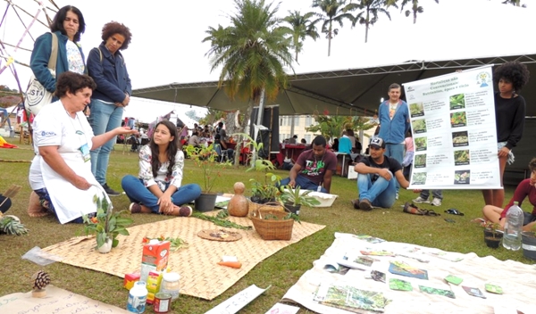 Epamig estimula consumo de hortaliças não convencionais entre jovens no Território Mata