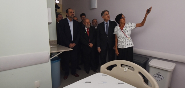 Governador participa da entrega de novas áreas e leitos do Hospital Metropolitano Doutor Célio de Castro