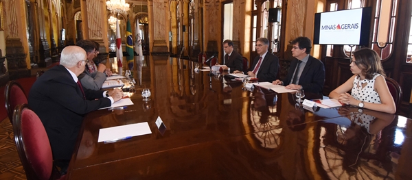 Pimentel recebe relatório com propostas de aperfeiçoamento do sistema socioeducativo