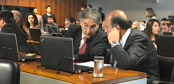 Fernando Pimentel acompanha votação de projeto de securitização da dívida no Senado Federal