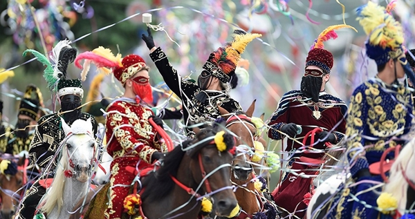 Carnaval a Cavalo é a principal atração de Bonfim, no Território Metropolitano