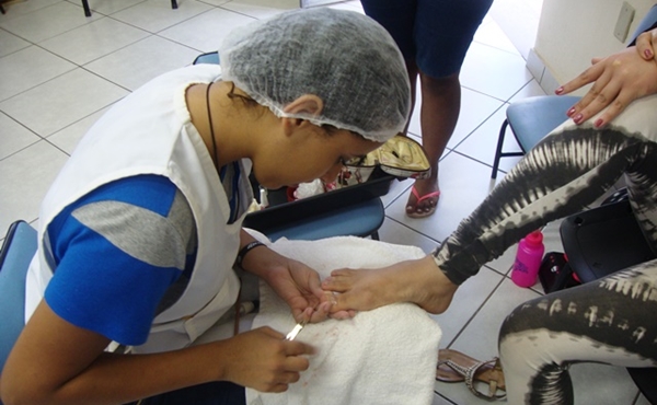 Oportunidade em curso da Utramig leva à criação da Esmalteria Mulheres Mil