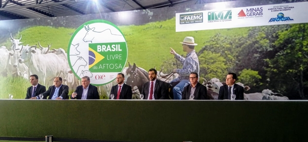 Governo de Minas Gerais comemora certificação de área livre de febre aftosa com vacinação