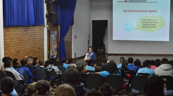 Estado realiza ações de prevenção às drogas para mais de 500 alunos da capital