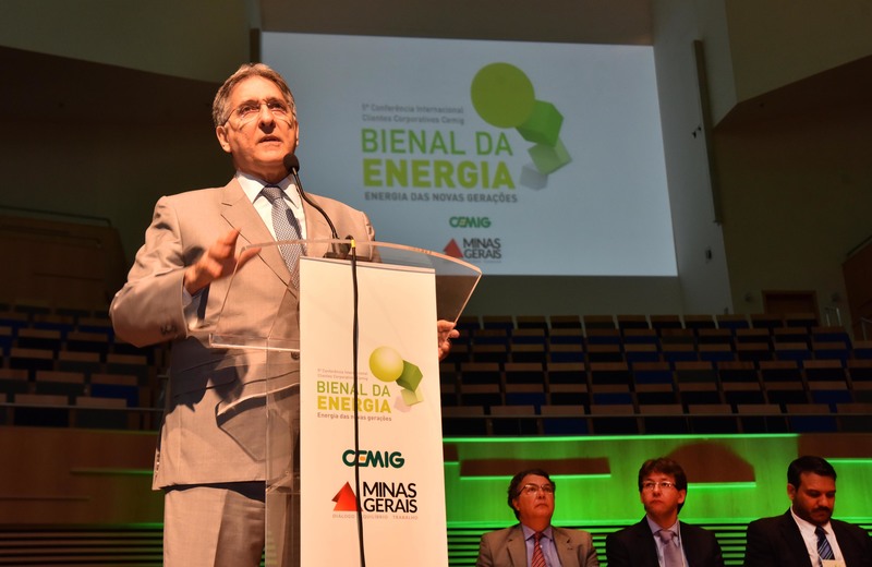 Pimentel participa da bienal de energia e destaca importância da Cemig