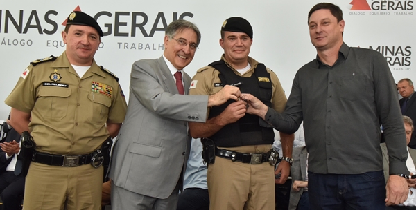 Pimentel entrega 72 novas viaturas para a Polícia Militar de Minas Gerais