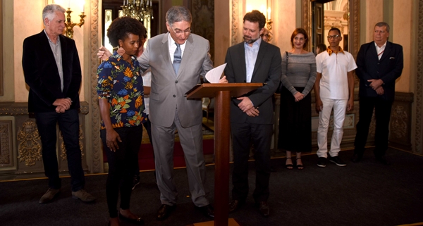 Governador Fernando Pimentel assina decreto inédito que destina território à comunidade quilombola em Minas Gerais