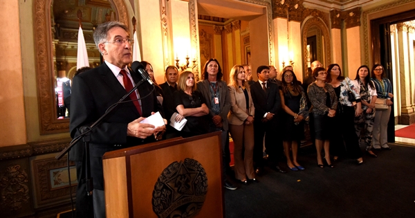 Pimentel lança aplicativo Alerta MG que auxilia mulheres em situação de risco