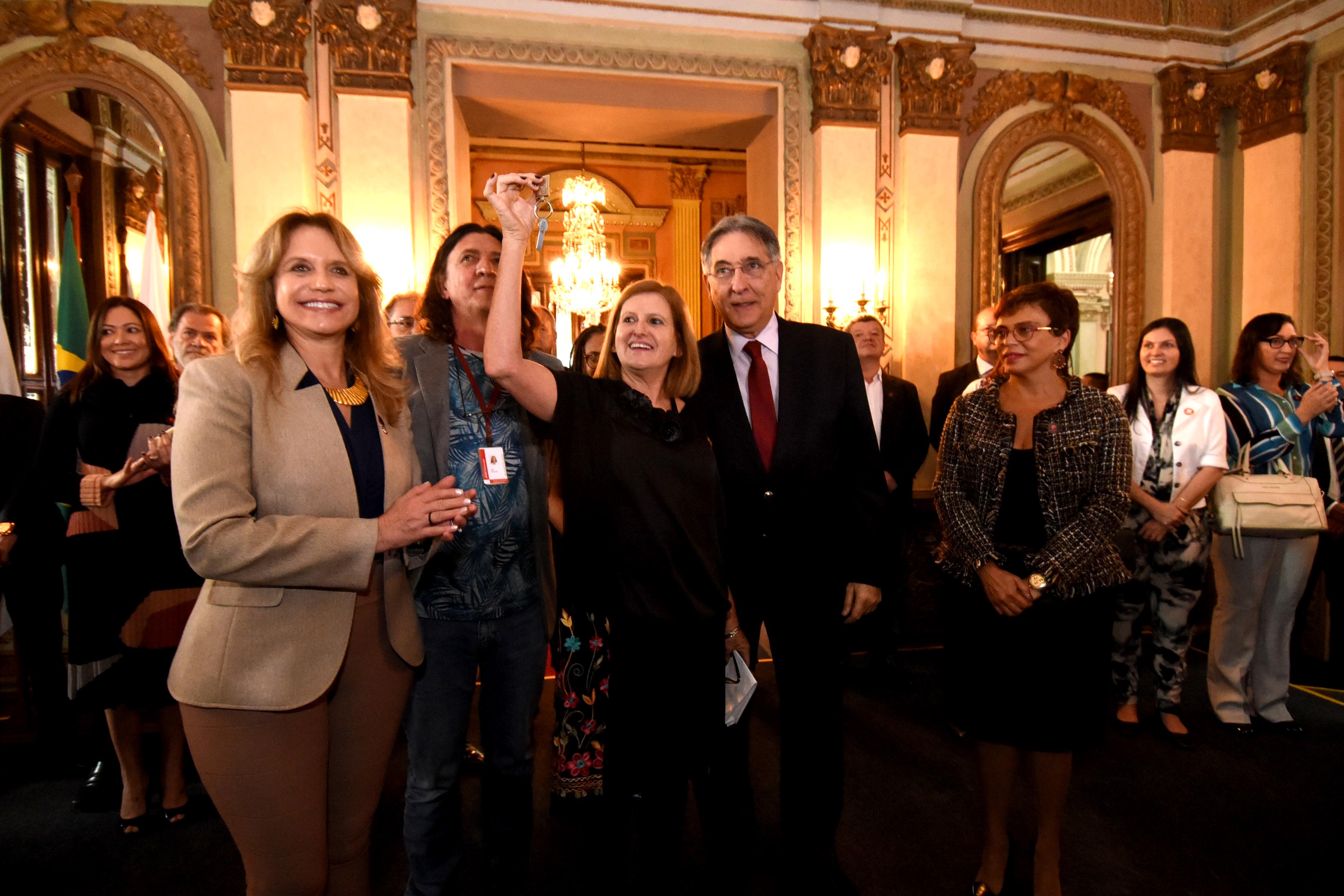 Pimentel lança aplicativo Alerta MG que auxilia mulheres em situação de risco