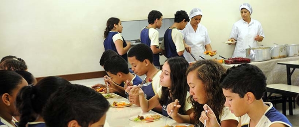 Arroz orgânico chega às escolas estaduais mineiras para oferecer mais saúde aos alunos