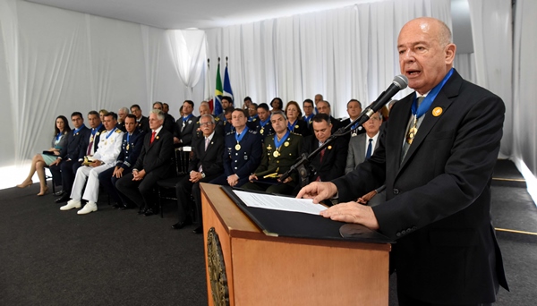 Governo de Minas Gerais homenageia 126 personalidades que contribuem com o Estado com a Medalha Santos Dumont