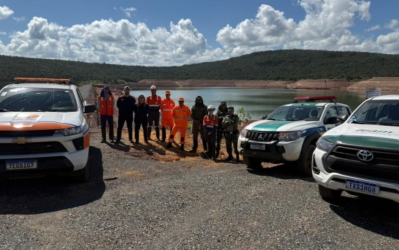 Vistoria em barragem em Três Marias