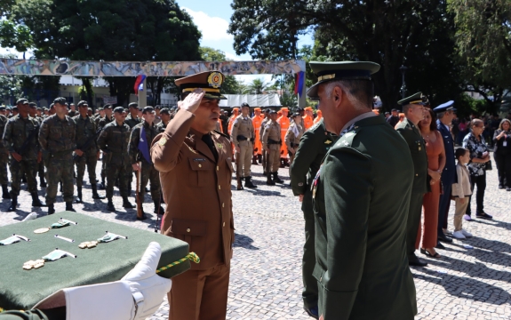 Cel Rezende recebe Medalha Exército Brasileiro
