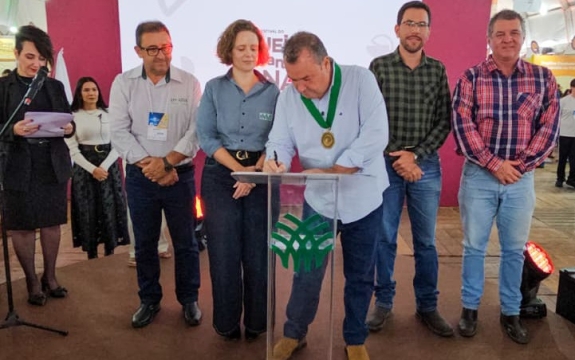 Secretário Thales Fernandes assina documento de inserção de quatro municípios na microrregião produtora do Queijo Artesanal do Serro