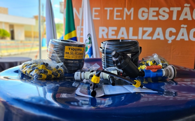 Os equipamentos levam não só água, mas também esperança ao campo