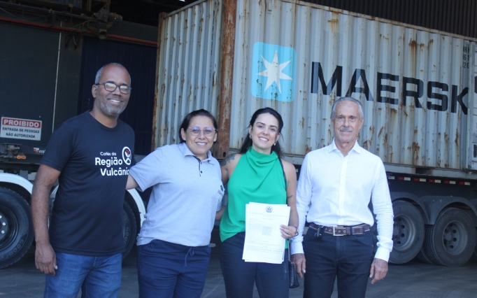 Equipe que atuou na exportação do café com o relatório do Selo verde