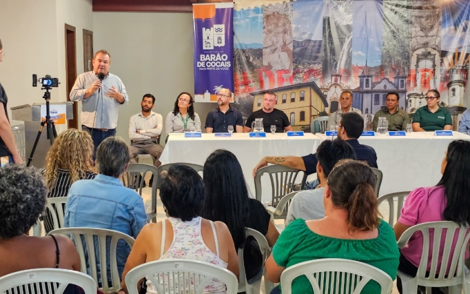 Secretário de Agricultura Thales Fernandes discursa na solenidade  de entrega de kits de irrigação em Barão de Cocais