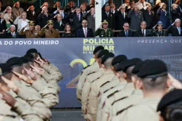 Governo de Minas entrega Medalha Coronel José Vargas da Silva para oficiais da Polícia Militar e do Corpo de Bombeiros
