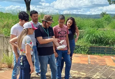 Foto mostra ações de divulgação do novo curso da Epamig/Itap junto aos jovens