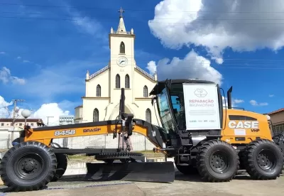 Máquina entregue no município de Florestal