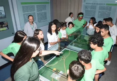 Alunos de escola visitam museu