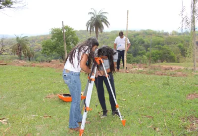 Alunos em aula sobre solos