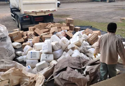 Recolhimento de várias embalagens vazias