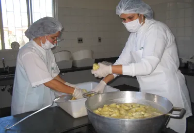 Foto mostra cooperativa de produção de doces artesanais