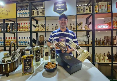 Foto mostra Geraldo Daniel de Assis Souza na Expocachaça 2024