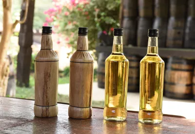 quatro garrafas de cachaça