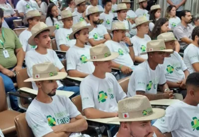 Foto mostras jovens rurais no evento de lançamento do programa Futuro no Campo